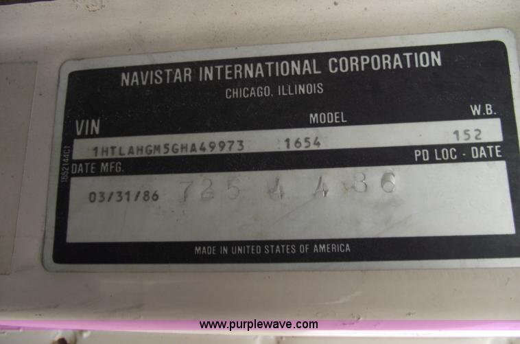 image for item 5426 1986 International 1654 flatbed truck with auto crane