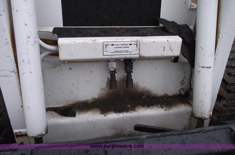 image for item 5427 1992 Bobcat 943 skid steer