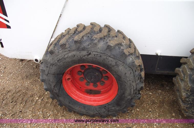 image for item 5427 1992 Bobcat 943 skid steer