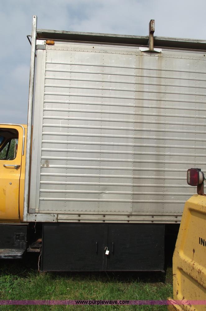 image for item 5429 1986 Chevrolet C60 box truck