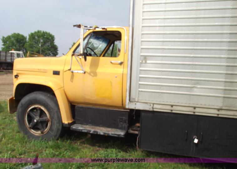 image for item 5429 1986 Chevrolet C60 box truck