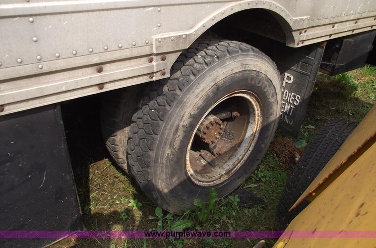 image for item 5429 1986 Chevrolet C60 box truck