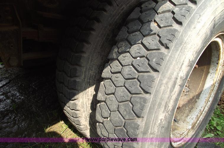 image for item 5429 1986 Chevrolet C60 box truck