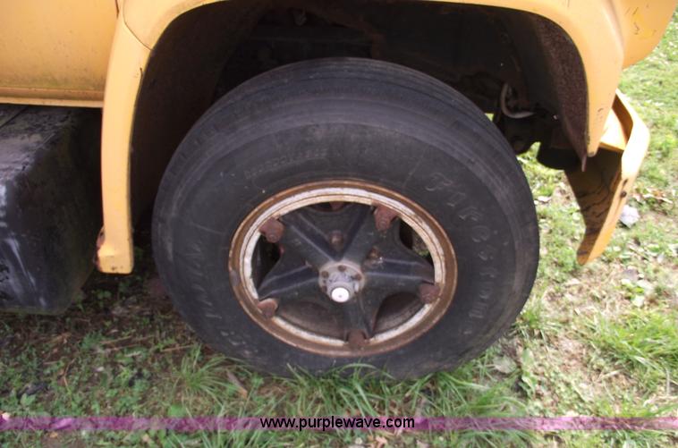 image for item 5429 1986 Chevrolet C60 box truck