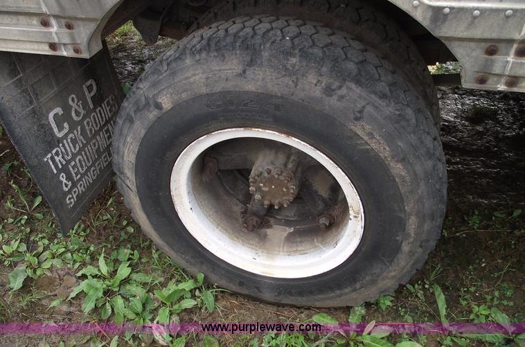 image for item 5429 1986 Chevrolet C60 box truck