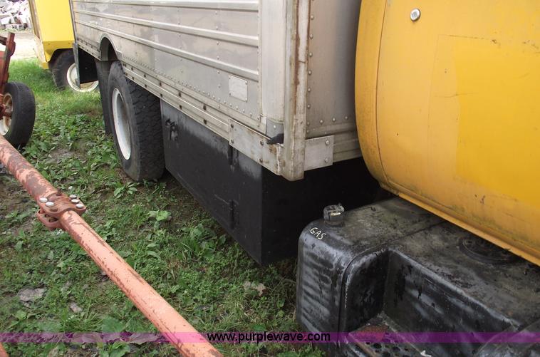 image for item 5429 1986 Chevrolet C60 box truck