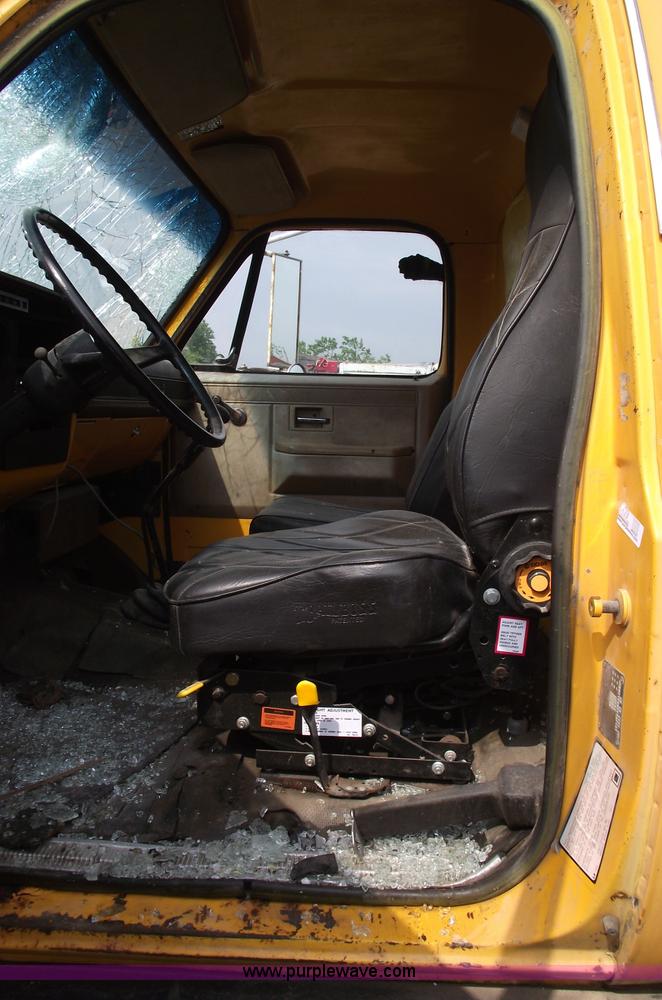 image for item 5429 1986 Chevrolet C60 box truck