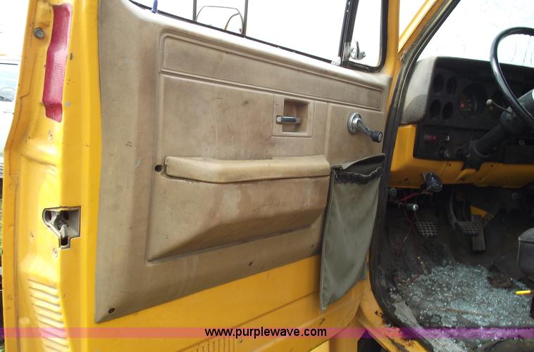 image for item 5429 1986 Chevrolet C60 box truck