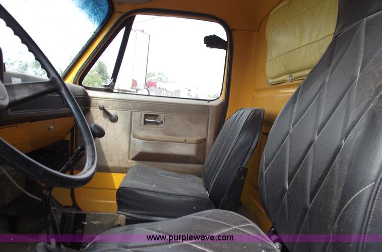 image for item 5429 1986 Chevrolet C60 box truck