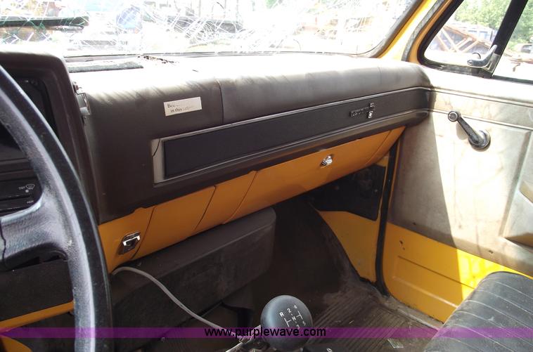 image for item 5429 1986 Chevrolet C60 box truck