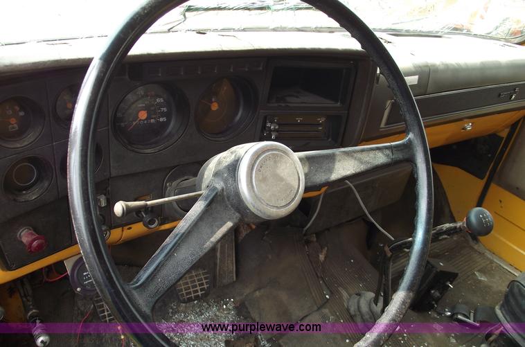 image for item 5429 1986 Chevrolet C60 box truck