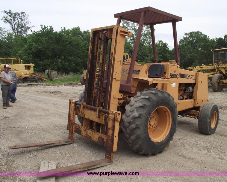 image for item 5443 Case 586C rough terrain forklift