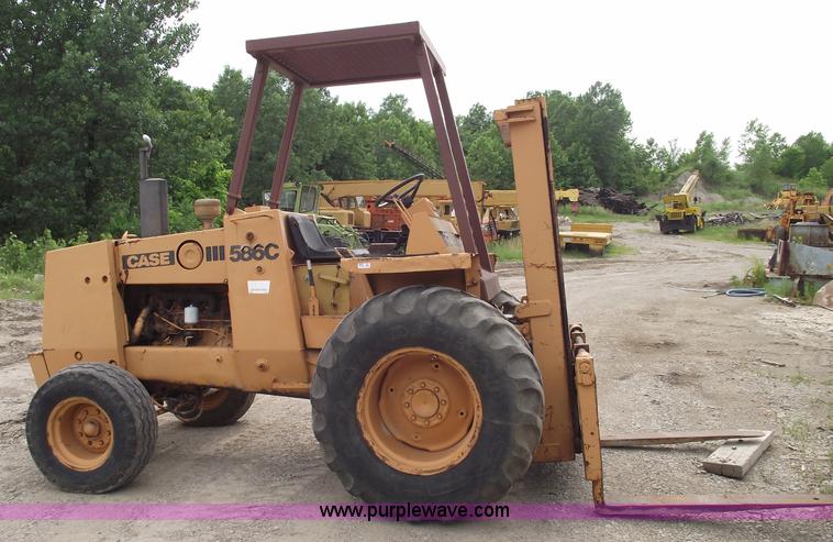 image for item 5443 Case 586C rough terrain forklift