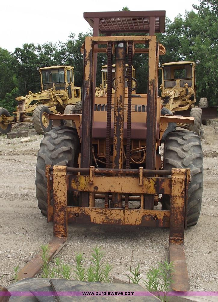 image for item 5443 Case 586C rough terrain forklift