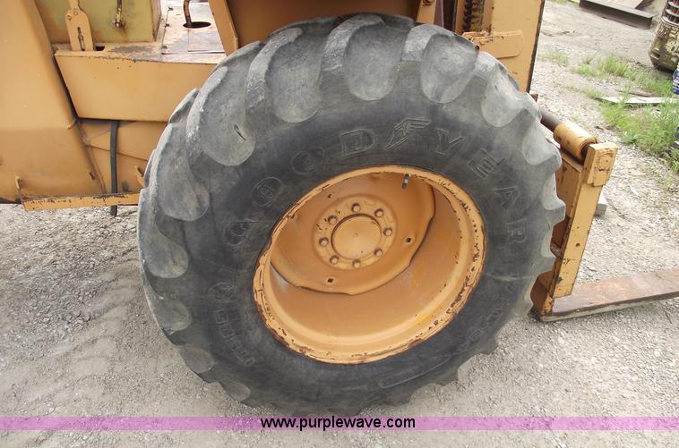 image for item 5443 Case 586C rough terrain forklift