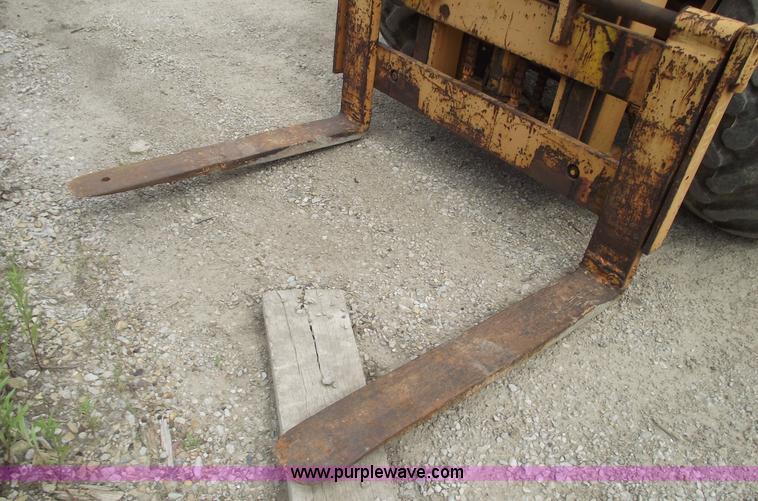 image for item 5443 Case 586C rough terrain forklift