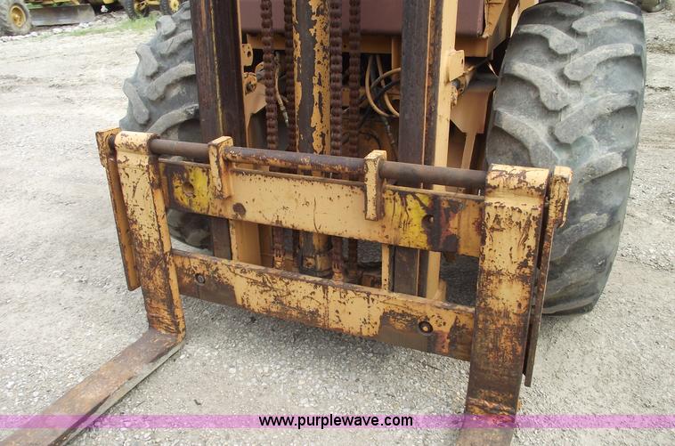 image for item 5443 Case 586C rough terrain forklift