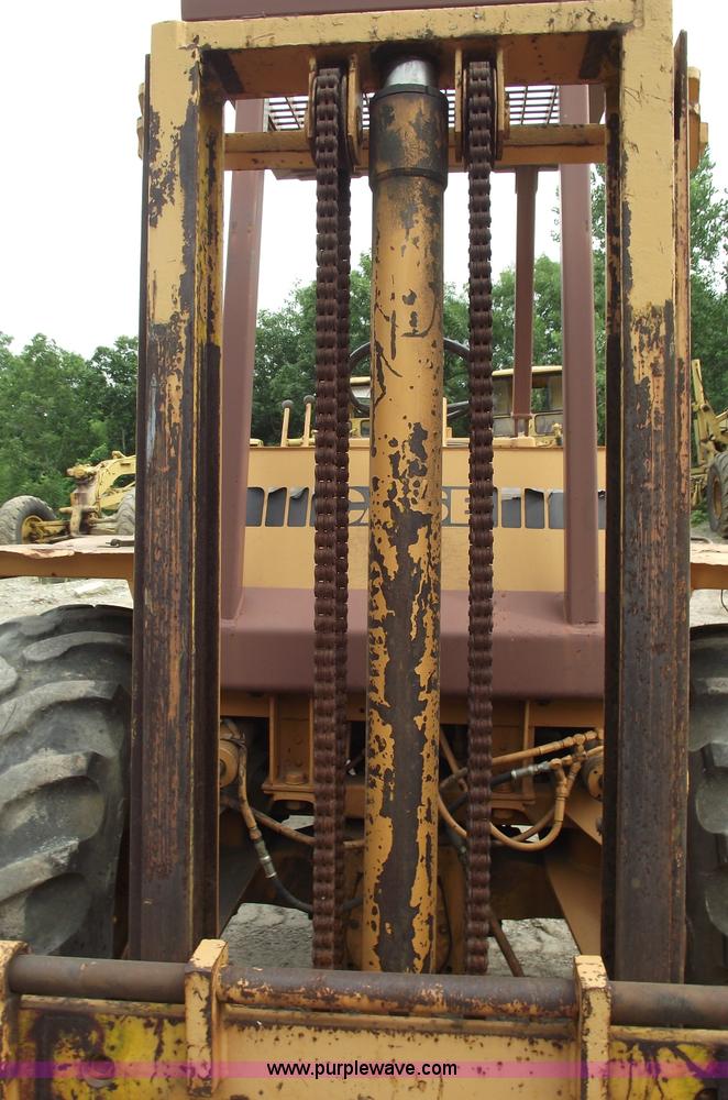 image for item 5443 Case 586C rough terrain forklift