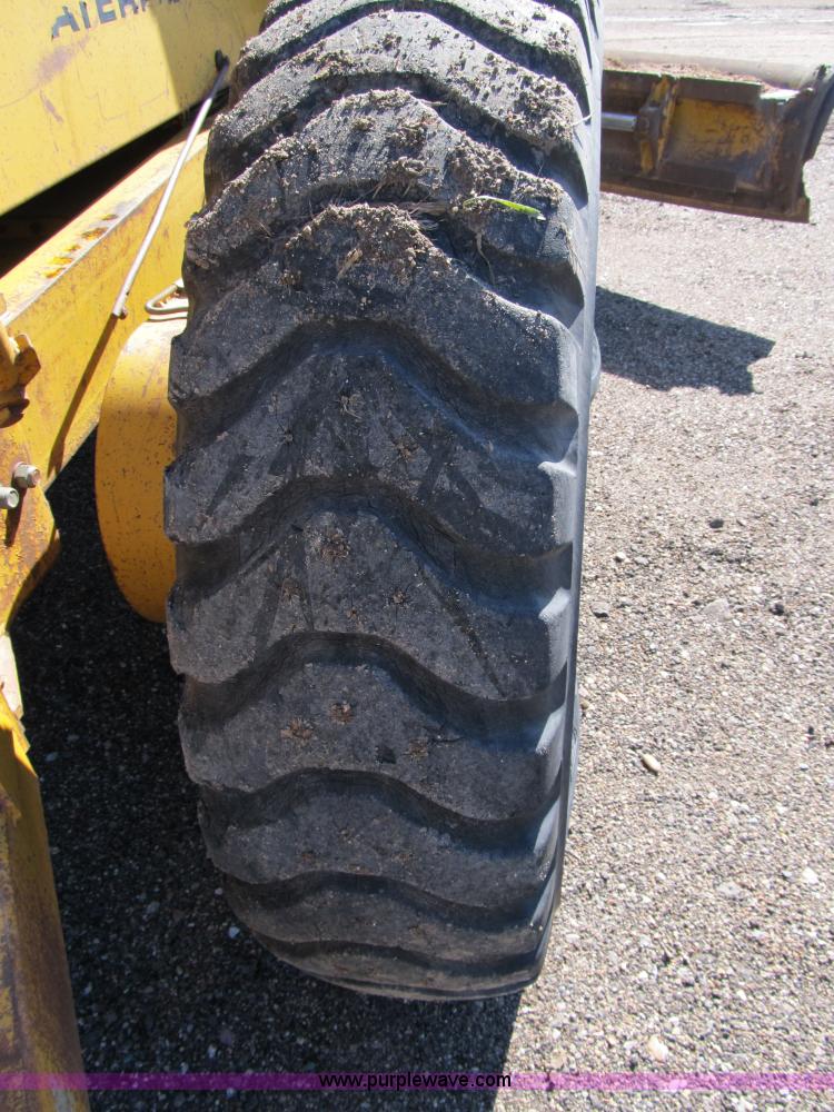 image for item 8981 Caterpillar 12E motor grader