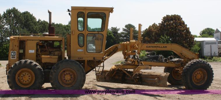 image for item A2005 1976 Caterpillar 140G articulating motor grader