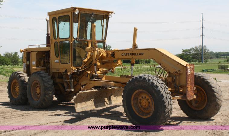 image for item A2005 1976 Caterpillar 140G articulating motor grader