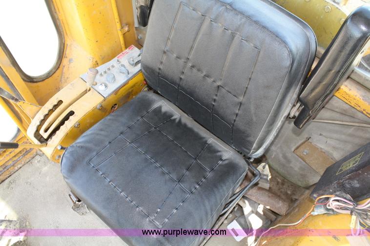 image for item A2005 1976 Caterpillar 140G articulating motor grader
