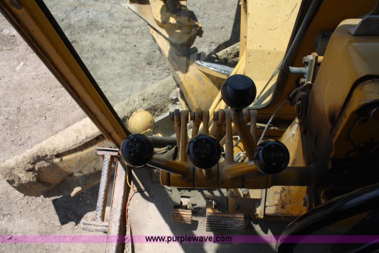 image for item A2005 1976 Caterpillar 140G articulating motor grader