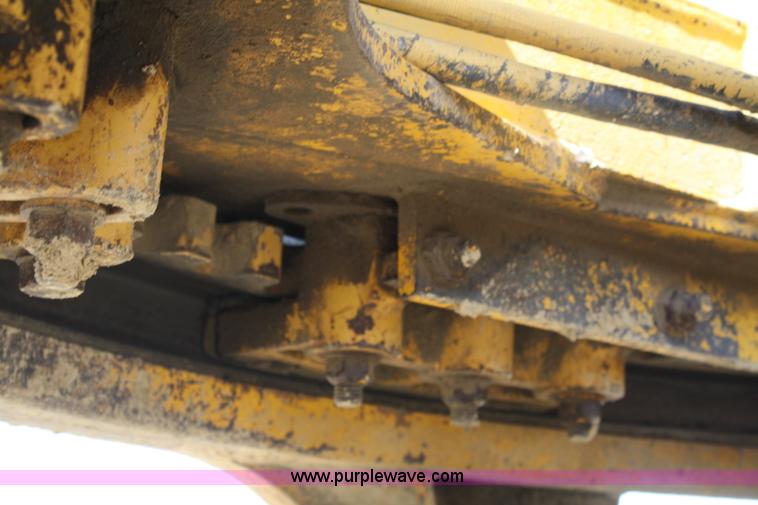 image for item A2005 1976 Caterpillar 140G articulating motor grader
