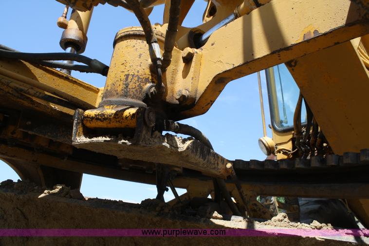 image for item A2005 1976 Caterpillar 140G articulating motor grader