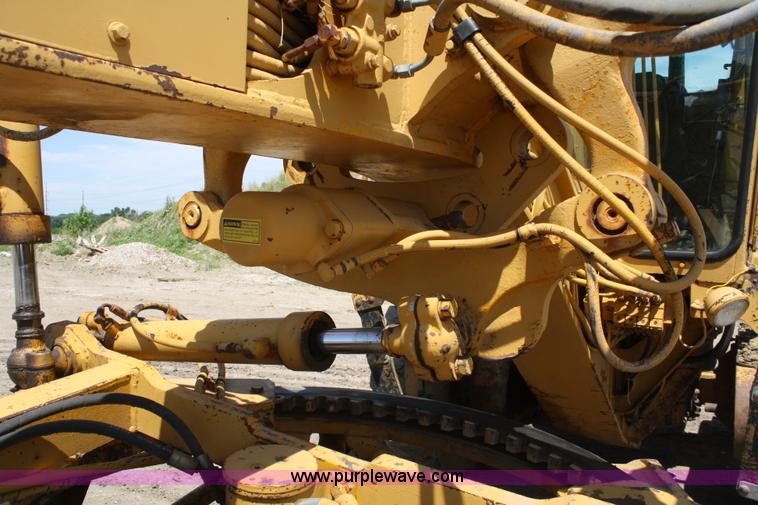 image for item A2005 1976 Caterpillar 140G articulating motor grader