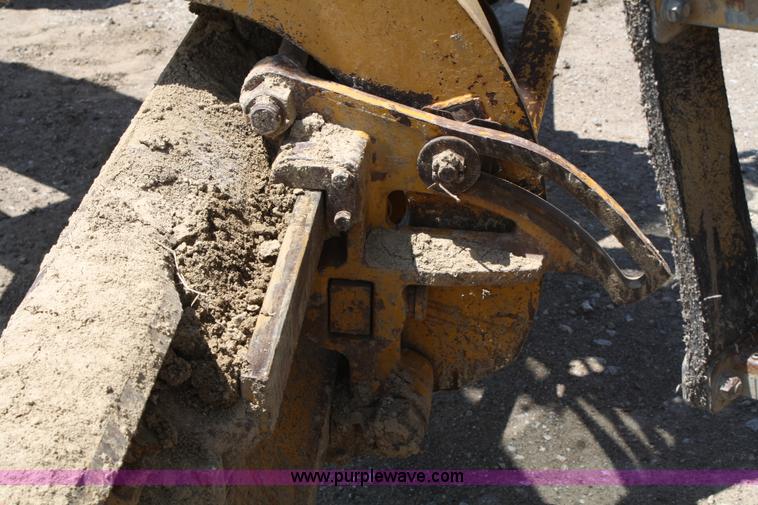 image for item A2005 1976 Caterpillar 140G articulating motor grader