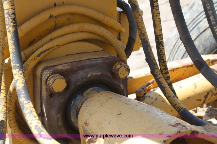 image for item A2005 1976 Caterpillar 140G articulating motor grader