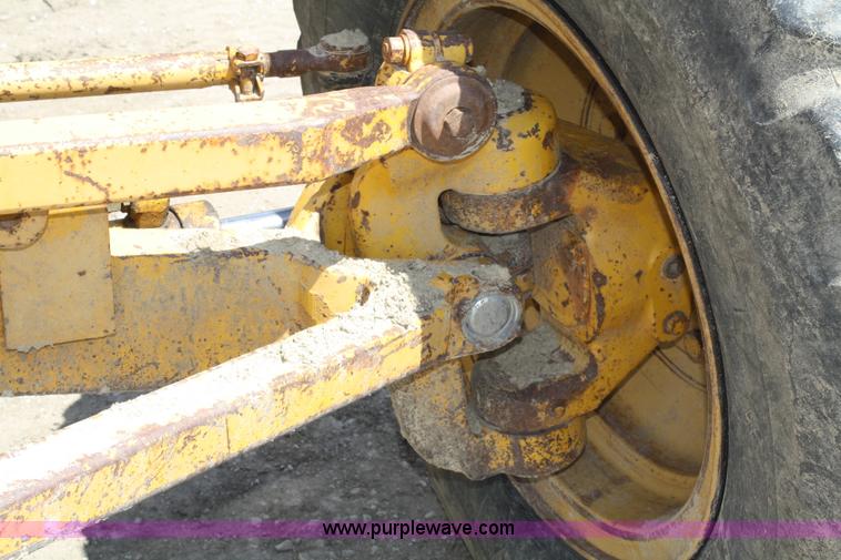 image for item A2005 1976 Caterpillar 140G articulating motor grader