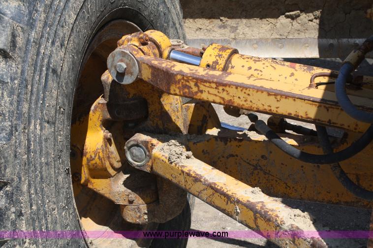 image for item A2005 1976 Caterpillar 140G articulating motor grader