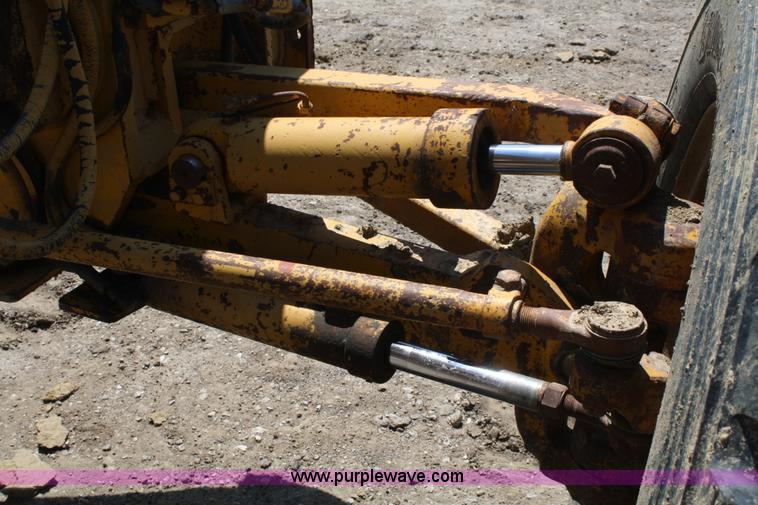 image for item A2005 1976 Caterpillar 140G articulating motor grader