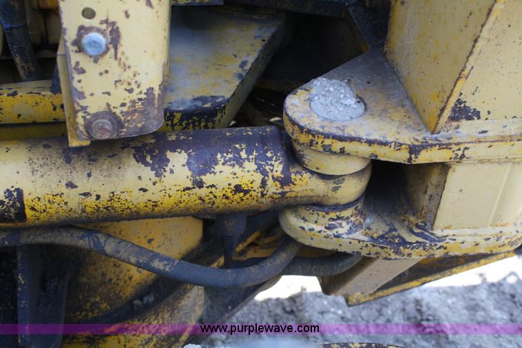 image for item A2005 1976 Caterpillar 140G articulating motor grader