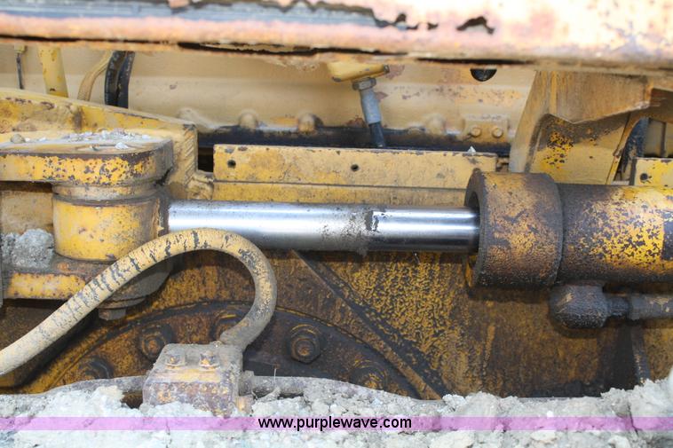 image for item A2005 1976 Caterpillar 140G articulating motor grader