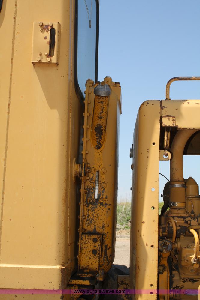 image for item A2005 1976 Caterpillar 140G articulating motor grader