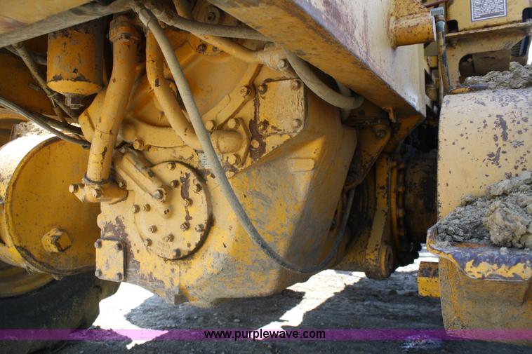 image for item A2005 1976 Caterpillar 140G articulating motor grader