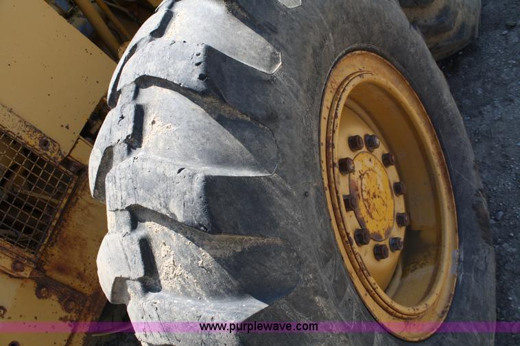 image for item A2005 1976 Caterpillar 140G articulating motor grader