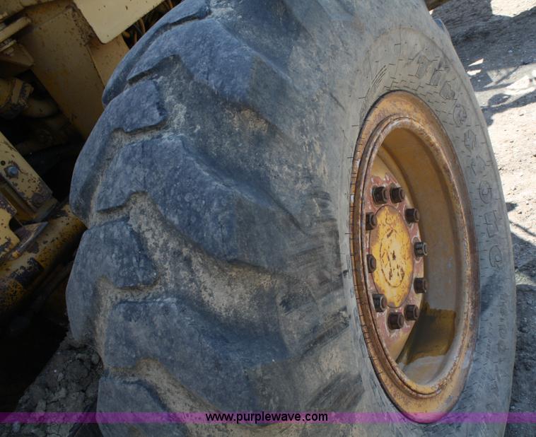 image for item A2005 1976 Caterpillar 140G articulating motor grader