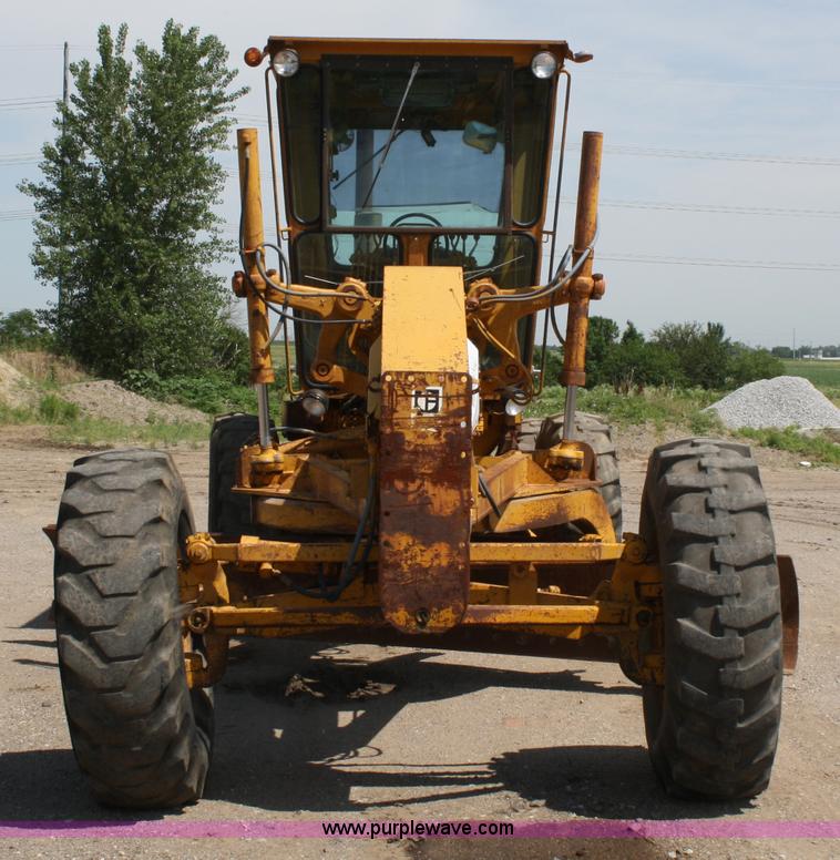image for item A2006 1977 Caterpillar 140G articulating motor grader