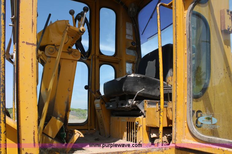 image for item A2006 1977 Caterpillar 140G articulating motor grader