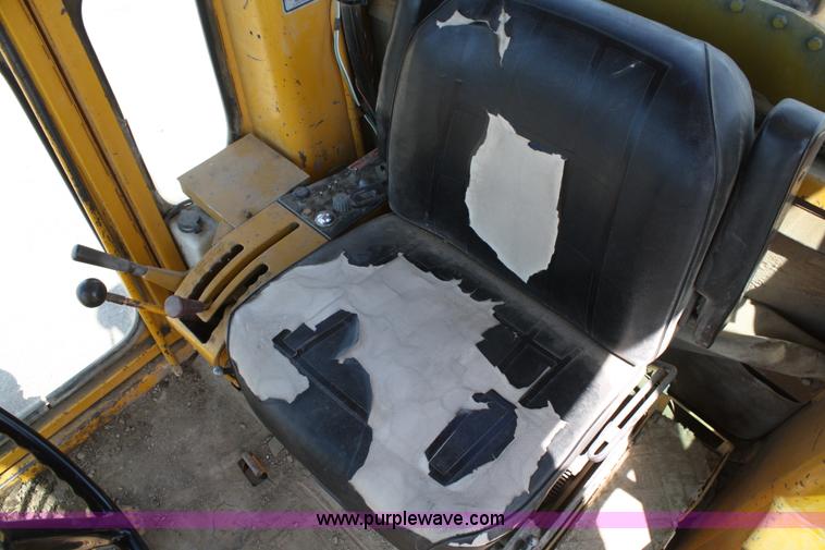 image for item A2006 1977 Caterpillar 140G articulating motor grader