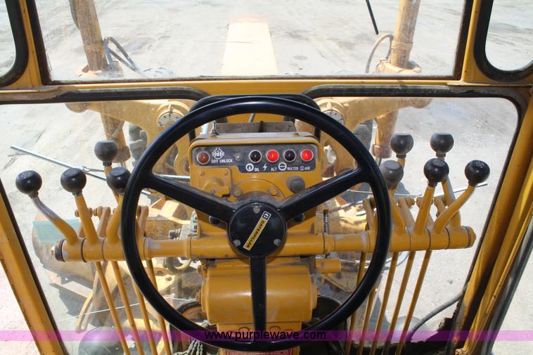 image for item A2006 1977 Caterpillar 140G articulating motor grader