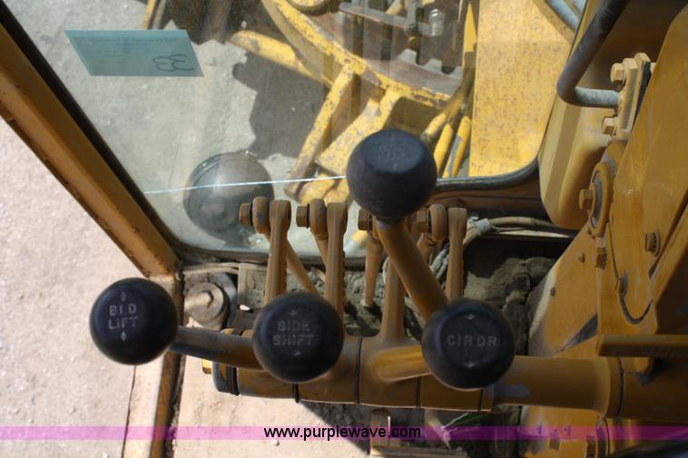 image for item A2006 1977 Caterpillar 140G articulating motor grader