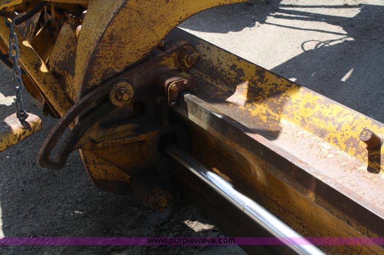 image for item A2006 1977 Caterpillar 140G articulating motor grader