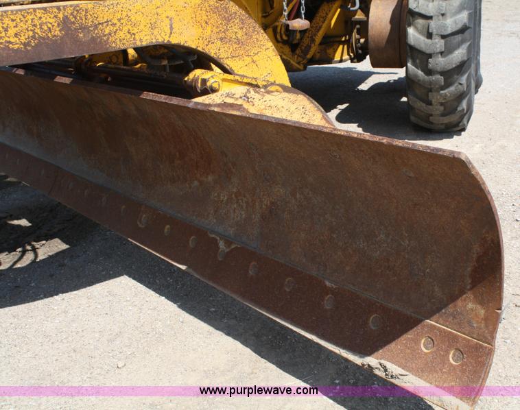 image for item A2006 1977 Caterpillar 140G articulating motor grader