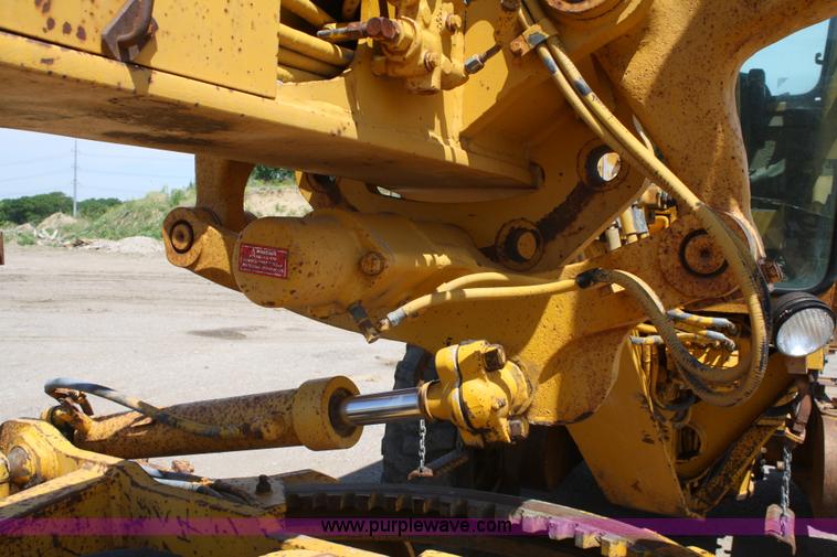 image for item A2006 1977 Caterpillar 140G articulating motor grader
