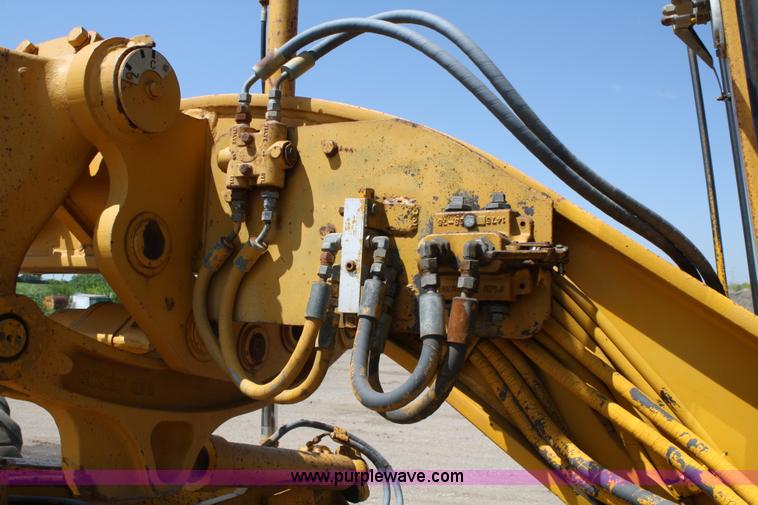 image for item A2006 1977 Caterpillar 140G articulating motor grader